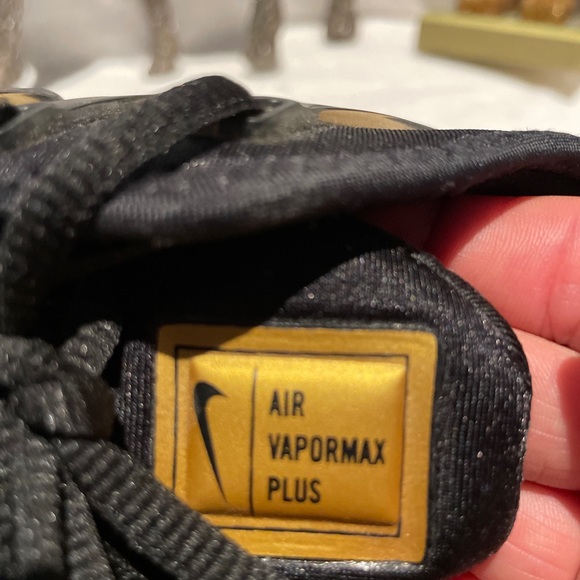 AUTHENTIC NIKE AIR VAPORMAX PLUS - Picture 5 of 12